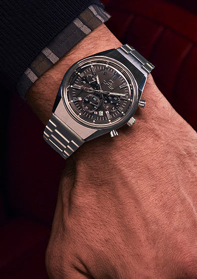 TW２４３ M6 Q Timex® Falcon Eye Chronograph 40mm Stainless Steel Bracelet