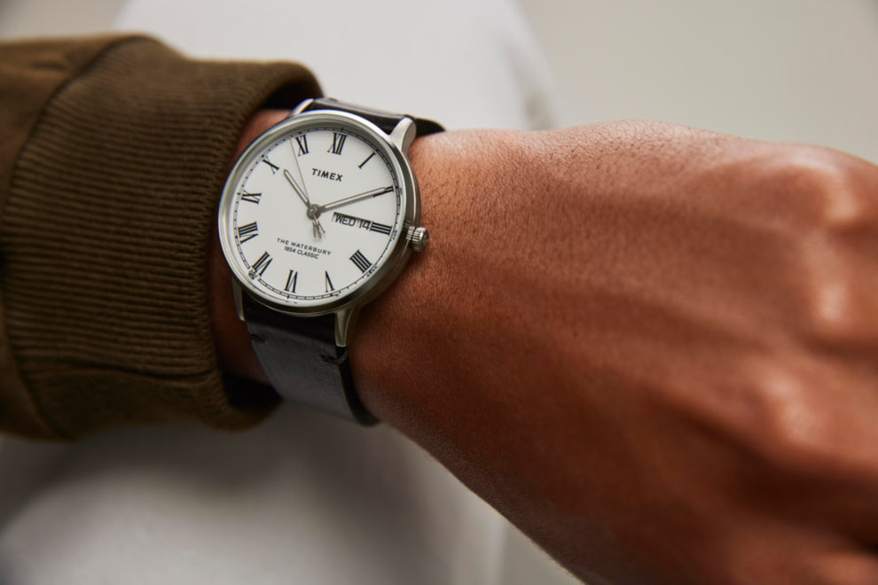 Montre Timex Waterbury Classic 40mm - Cadran Blanc Chiffres Romains - Bracelet Cuir Noir - Étanche 50m - Mouvement Quartz