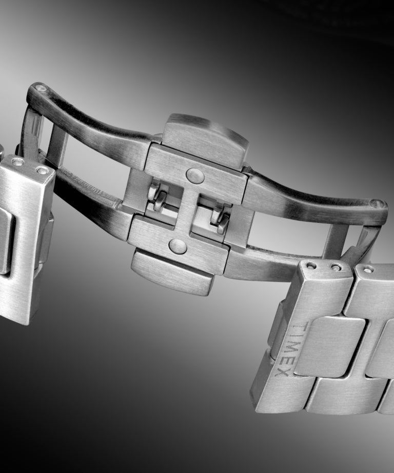 TW2Y64400 Deepwater Reef 200 41mm Titanium Automatic Bracelet Watch Alt Beauty Shot 2