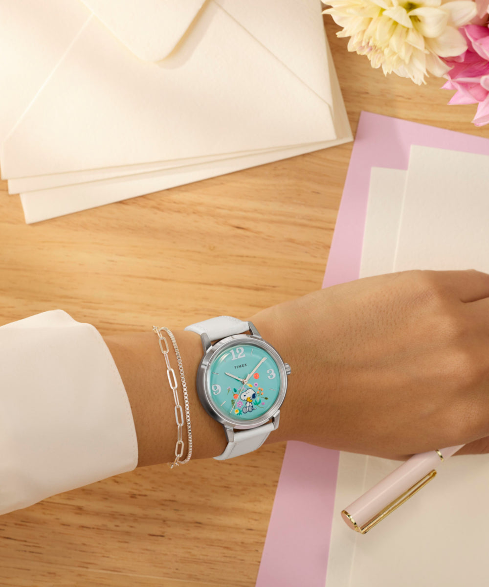 Snoopyryder です。 Peanuts® x Timex Marlin® Flower Dial 38mm Leather Strap Watch