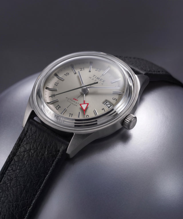 TW3A00500 Marlin® Jet Titanium Automatic GMT 40mm Leather Strap Watch Campaign Key Silhouettes (Beauty shots) Image